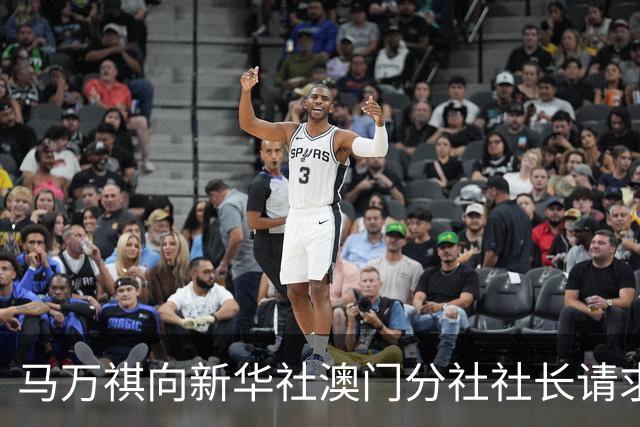 马万祺向新华社澳门分社社长请求:请向中央反映,澳门必须驻军